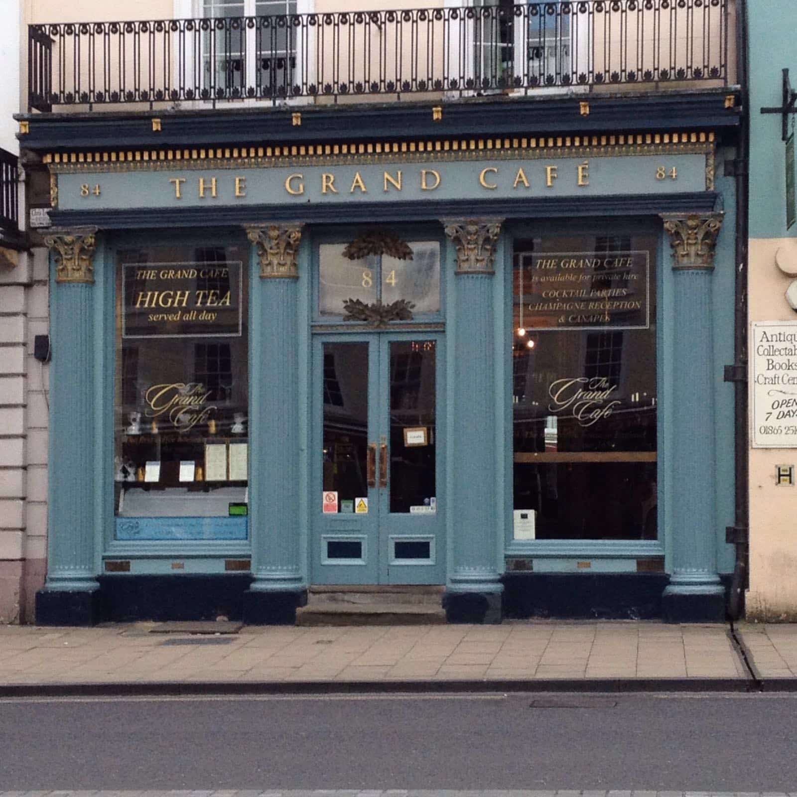 farbige Fassade des ältestens Cafés in Oxford